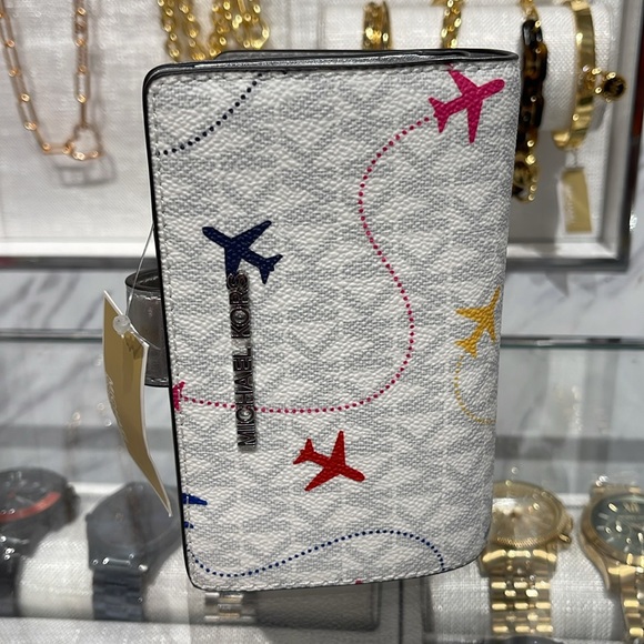 ХMichael Kors Medium Saffiano Leather Bifold Wallet 
Optic White Aeroplane
NWT - Picture 9 of 16